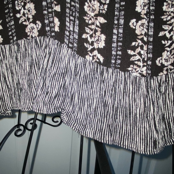 Loose fitting Racerback top - Picture 2 of 4